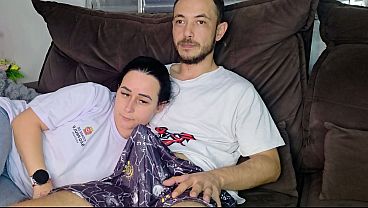 stepsister chega da escola… e tira minha atenção do jogo do brasil