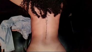 Como mueve ese culo Morrita mexicana de 18 años explora un romance prohibido con el novio de su mejor amiga. Quedan solos en casa y la pasión, sudor y locura desatada llenan cada rincón,