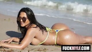 THICC ASS on the BEACH Rose Monroe, JMac