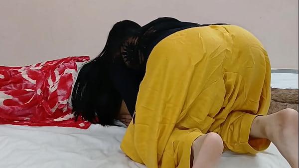 Bhabhi’s thirsty tight pussy fucking Hindi sex video