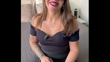 Fui para um entrevista de emprego e sai toda arrombada – Personal pauzudo fode loirinha casada safada durante a entrevista e faz a safada gritar de tesão