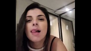 Levei a professora brasileira casada do meu filho para minha casa, a safada estava com a buceta toda molhada e traiu o marido corno
