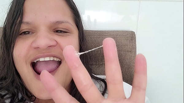 Assistindo o filme ‘ O náufrago ‘ minha buceta começou a piscar