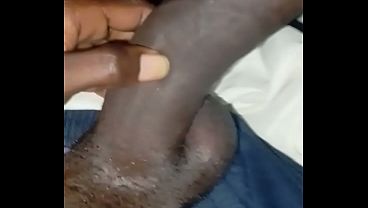 Depois de mostrar o seu tamanho impressionante, BBC surpreende a BBW MILF durante o sono é fodida com muita força