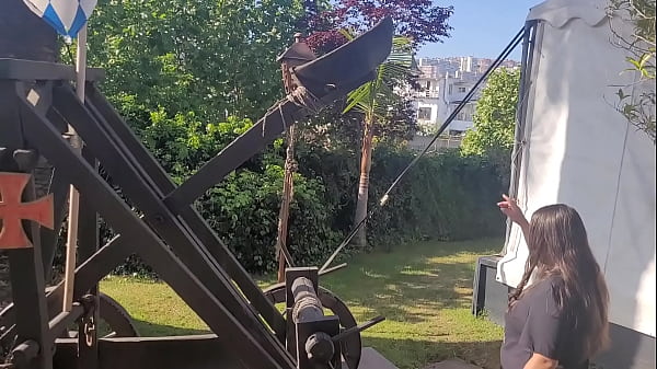 Fui expulsa do castelo por usar quarto da rainha para