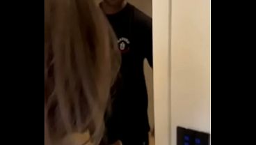 Olha o que eu fiz com essa casada enquanto o corno saiu – Personal tatuado pauzudo, vai dar treino para casada safada e fode a buceta da puta enquanto o corno nao esta