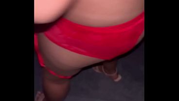 “Olha o tamanho desse pau corno, quero foder com ele” – Casada brasileira safada, faz o corno leva-la em casa de swing e fica cheia de tesao quando ve um pau enorme. Corno viu macho arregaçar esposa.