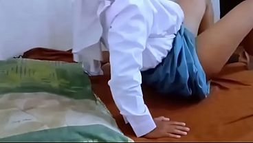 POV. Minta hp baru dengan imbalan ngentot. Memek enak siswi